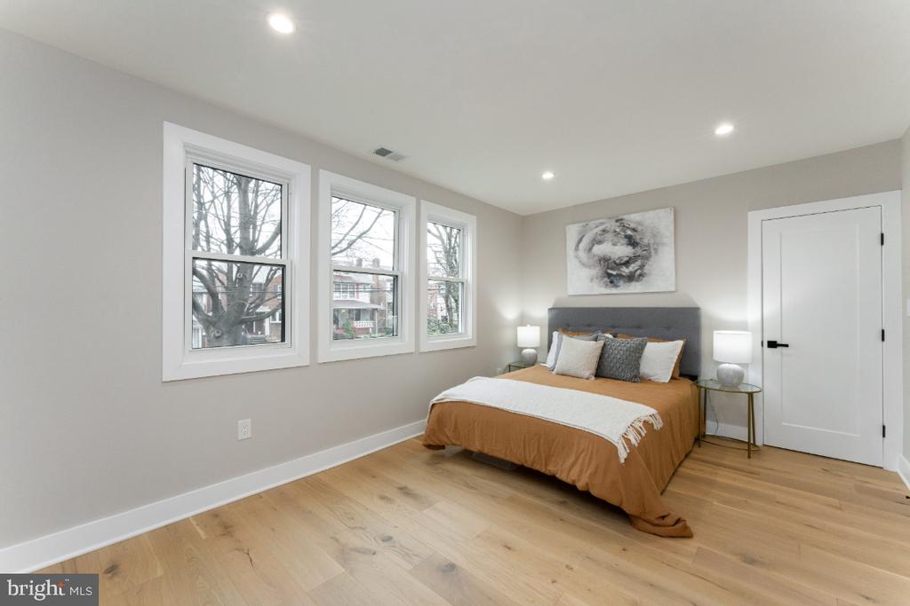 3414 S DAKOTA NE