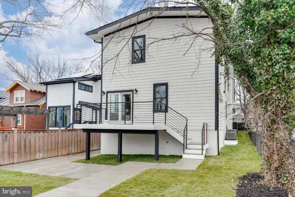 3414 S DAKOTA NE