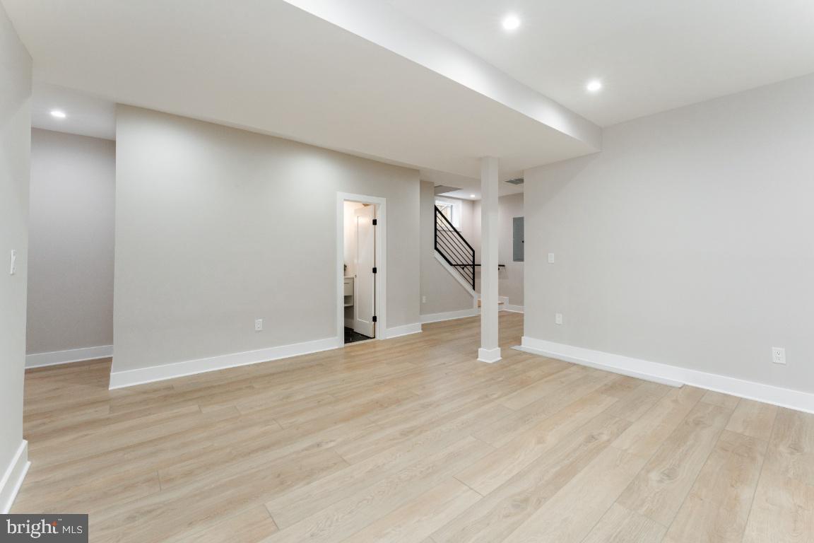 3414 S DAKOTA NE