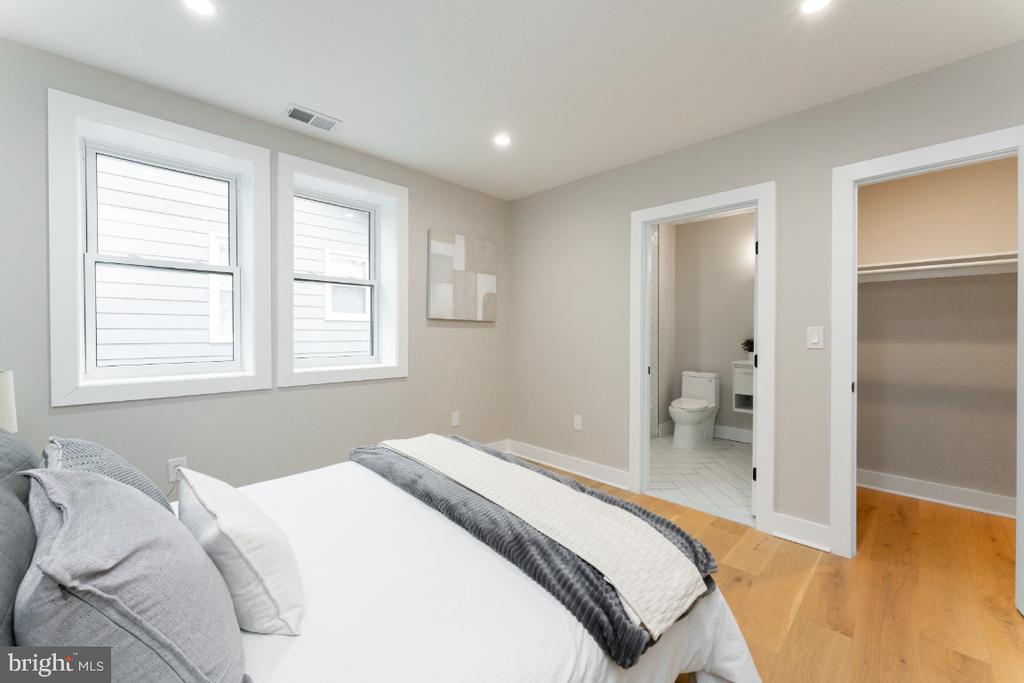 3414 S DAKOTA NE