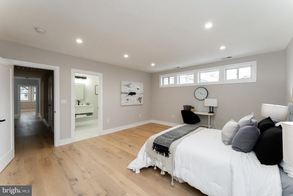 3414 S DAKOTA NE