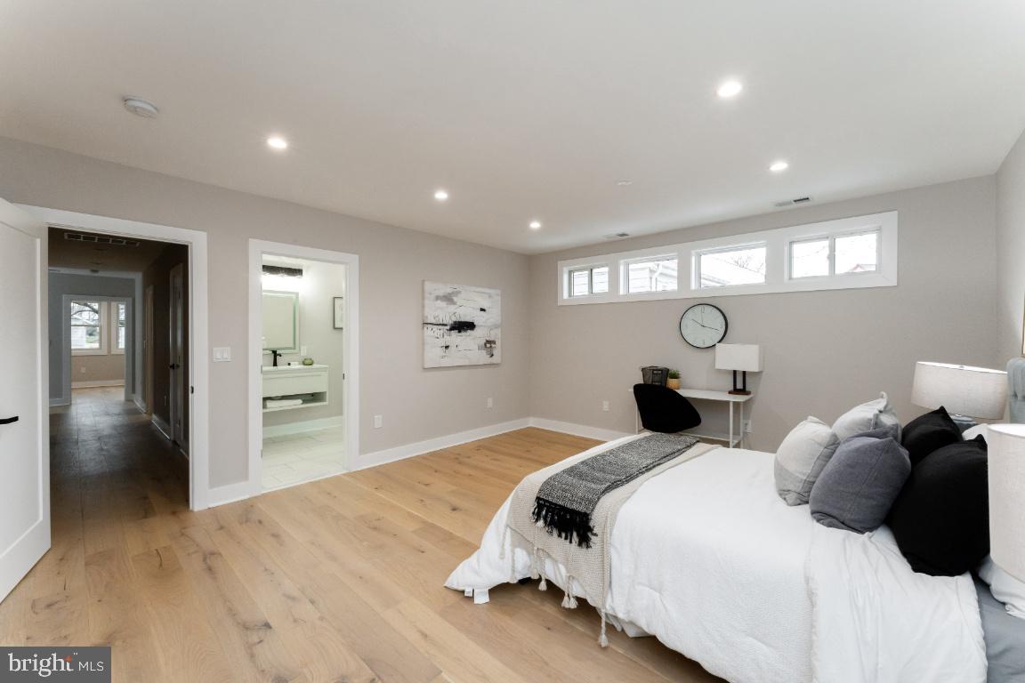 3414 S DAKOTA NE