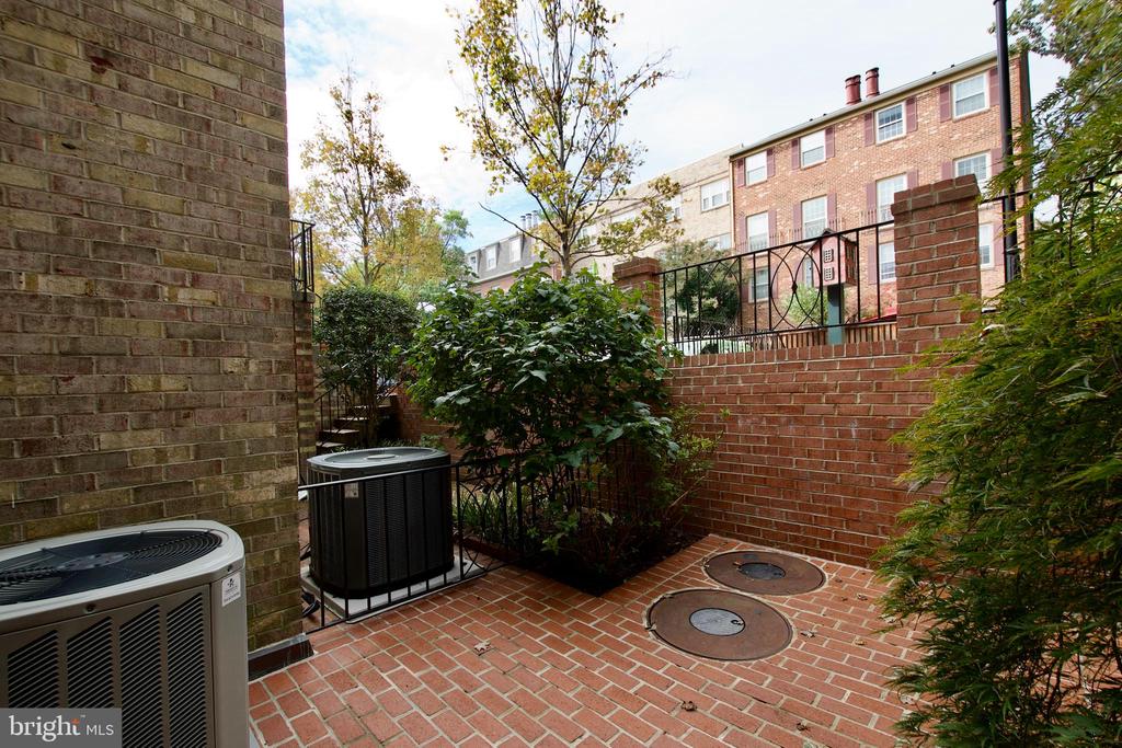 1600 BEEKMAN PLACE D NW D