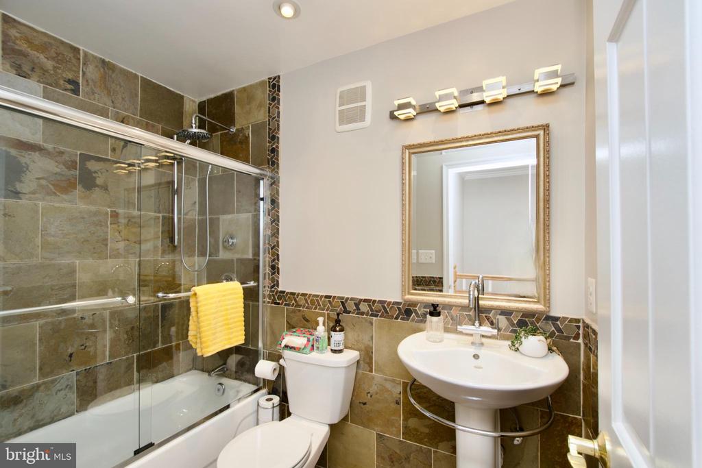 1600 BEEKMAN PLACE D NW D