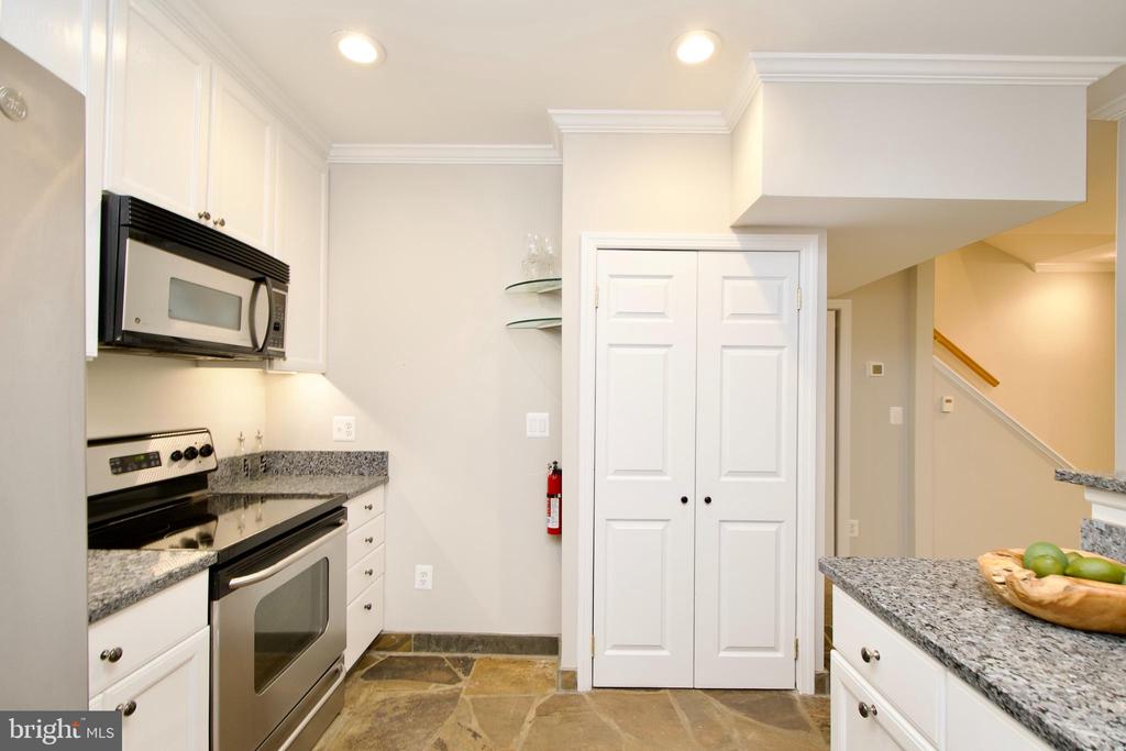 1600 BEEKMAN PLACE D NW D