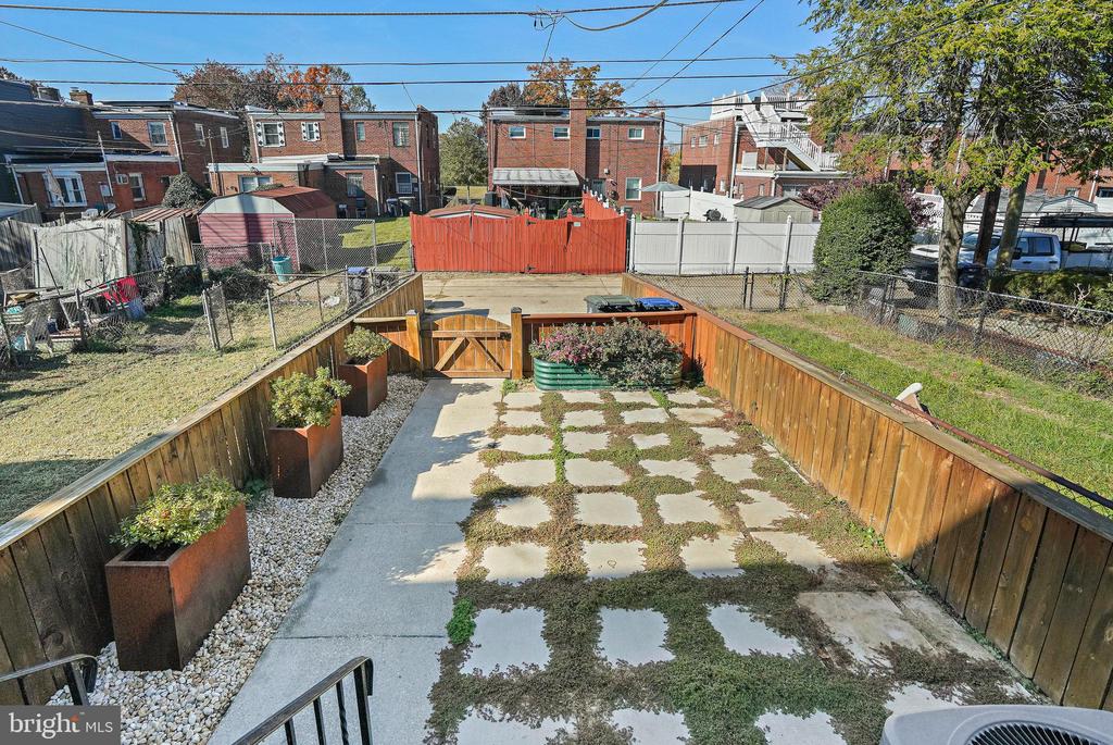 130 33RD STREET NE