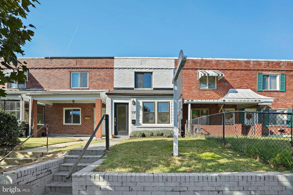 130 33RD STREET NE