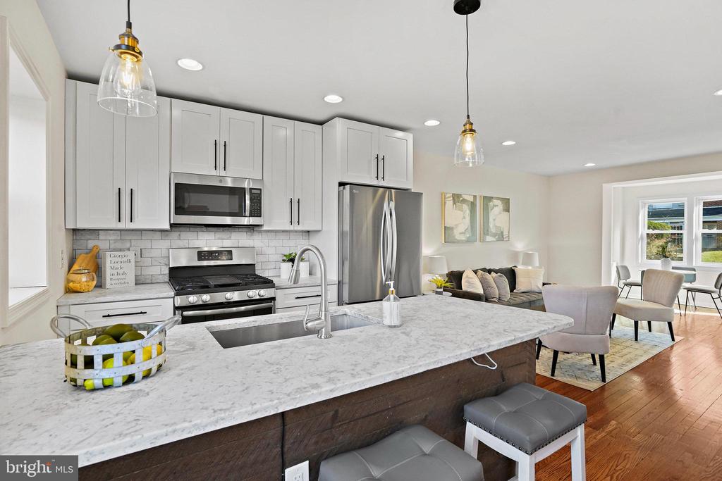 130 33RD STREET NE