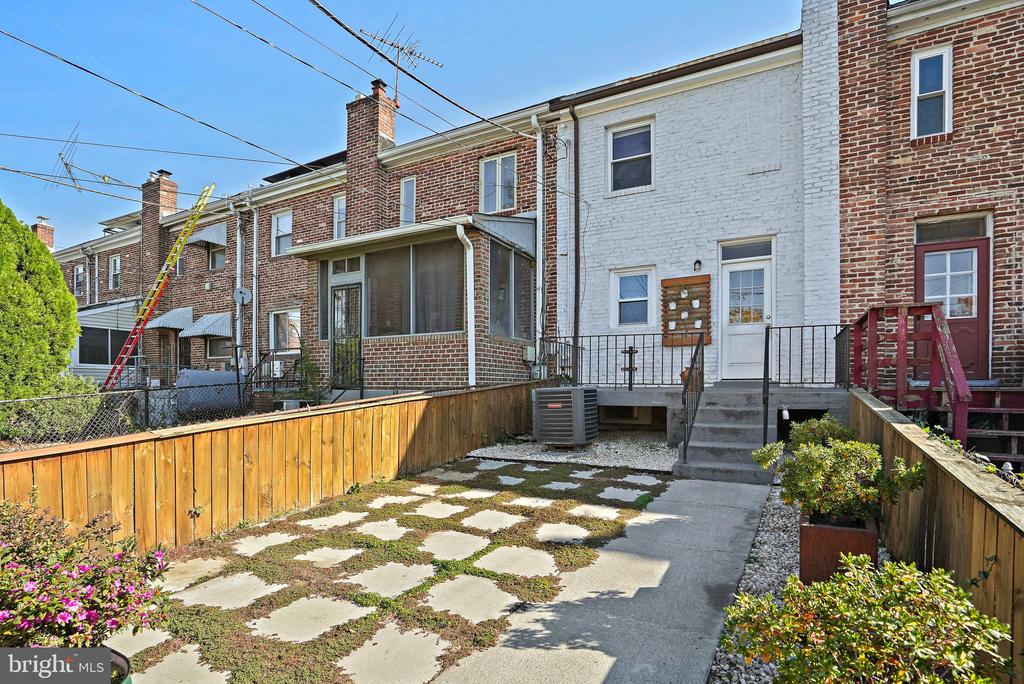 130 33RD STREET NE