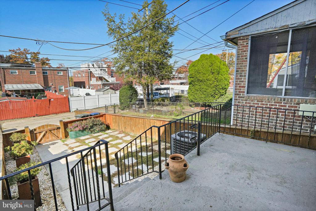 130 33RD STREET NE
