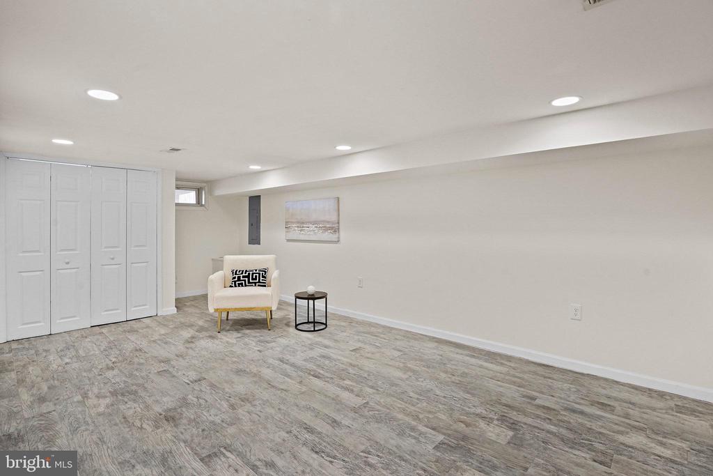 130 33RD STREET NE