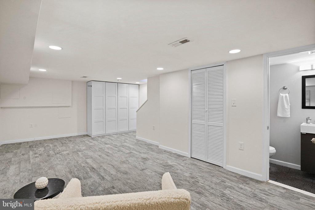 130 33RD STREET NE