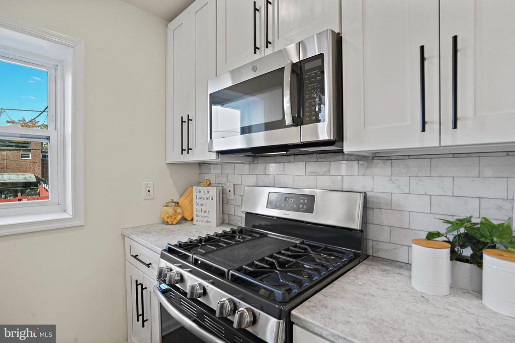 130 33RD STREET NE