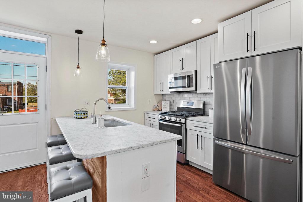130 33RD STREET NE