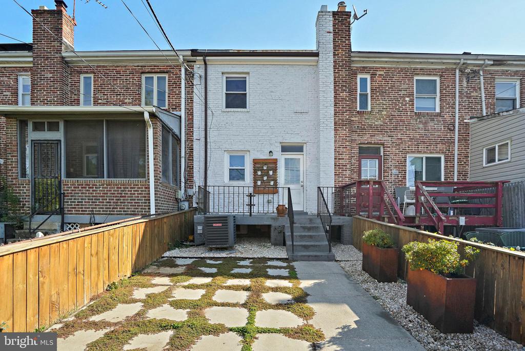 130 33RD STREET NE