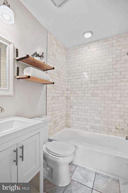 130 33RD STREET NE
