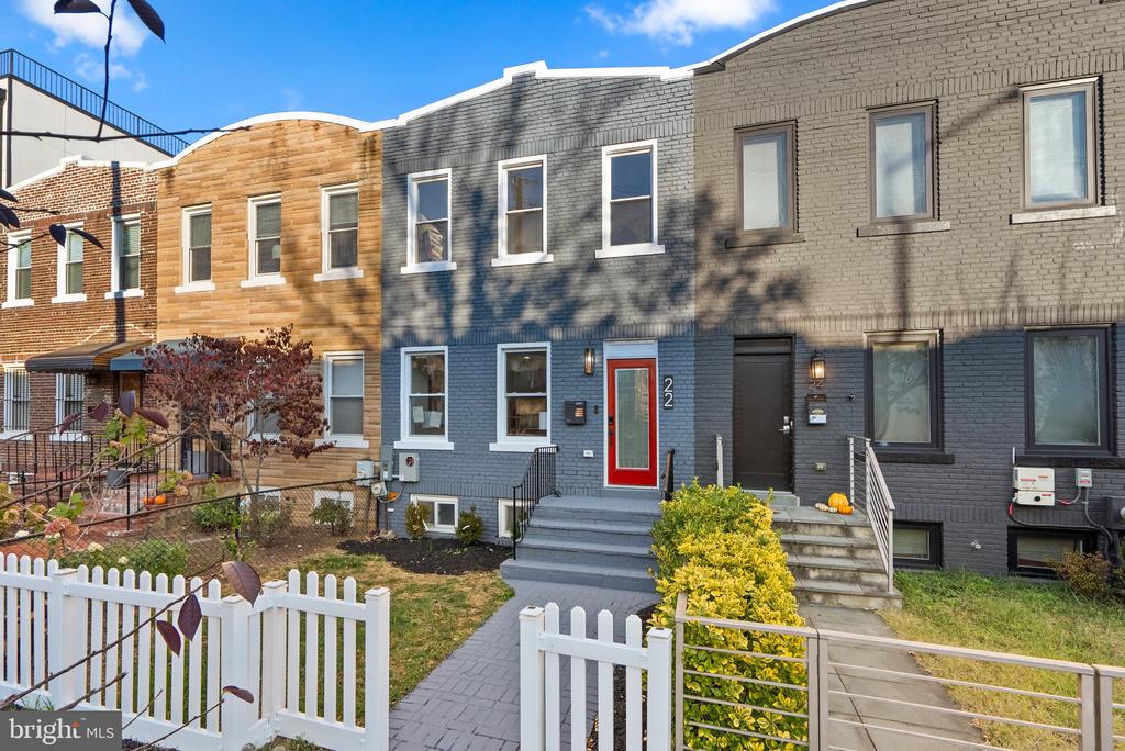 22 18TH STREET SE
