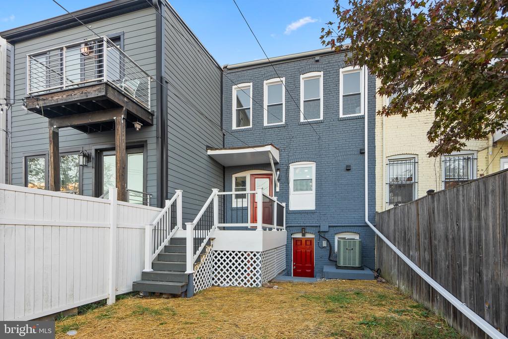 22 18TH STREET SE