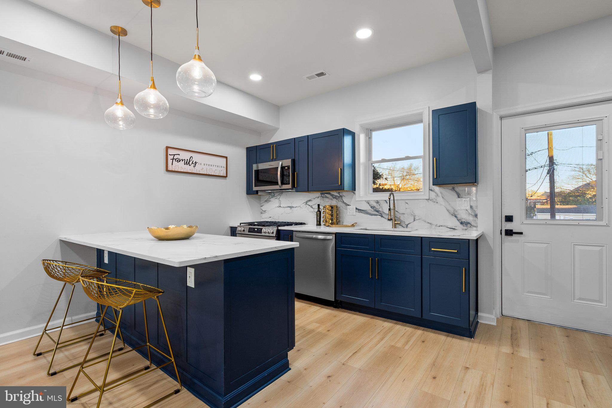 22 18TH STREET SE