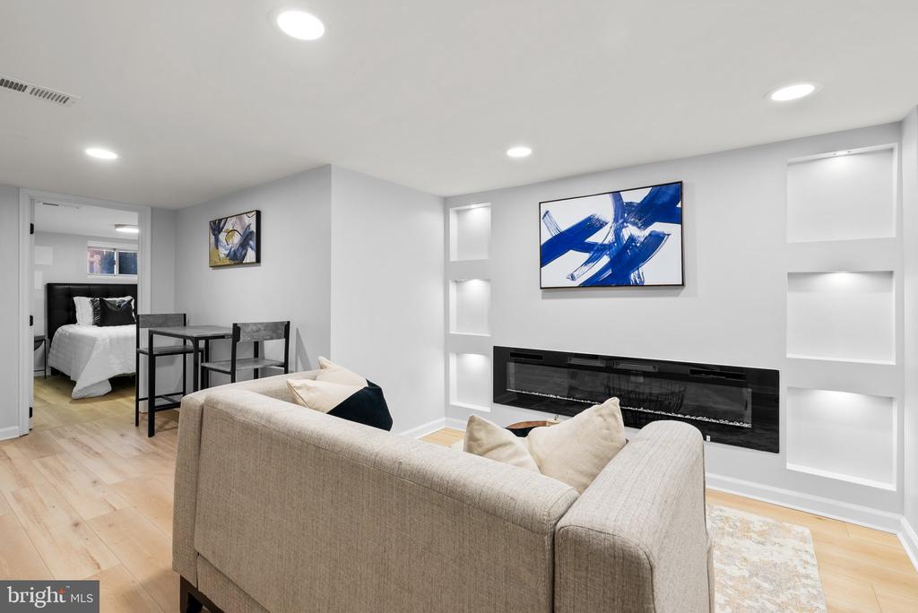 22 18TH STREET SE