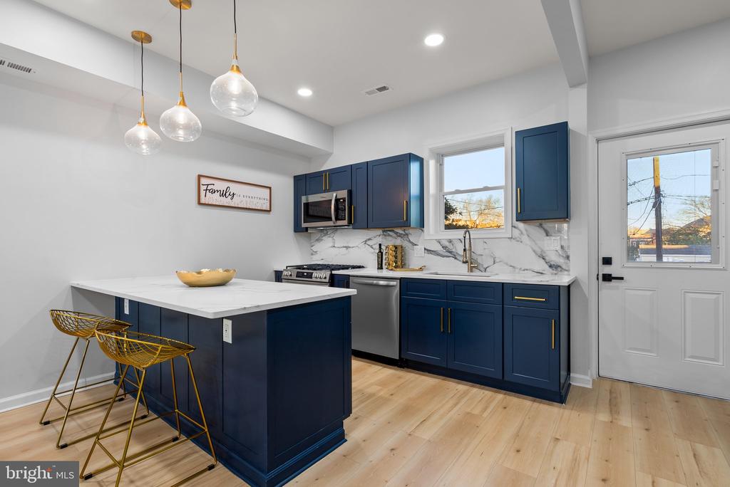 22 18TH STREET SE