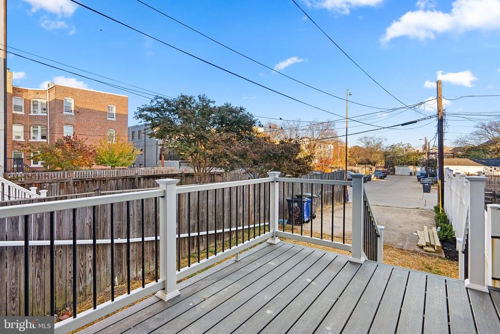 22 18TH STREET SE