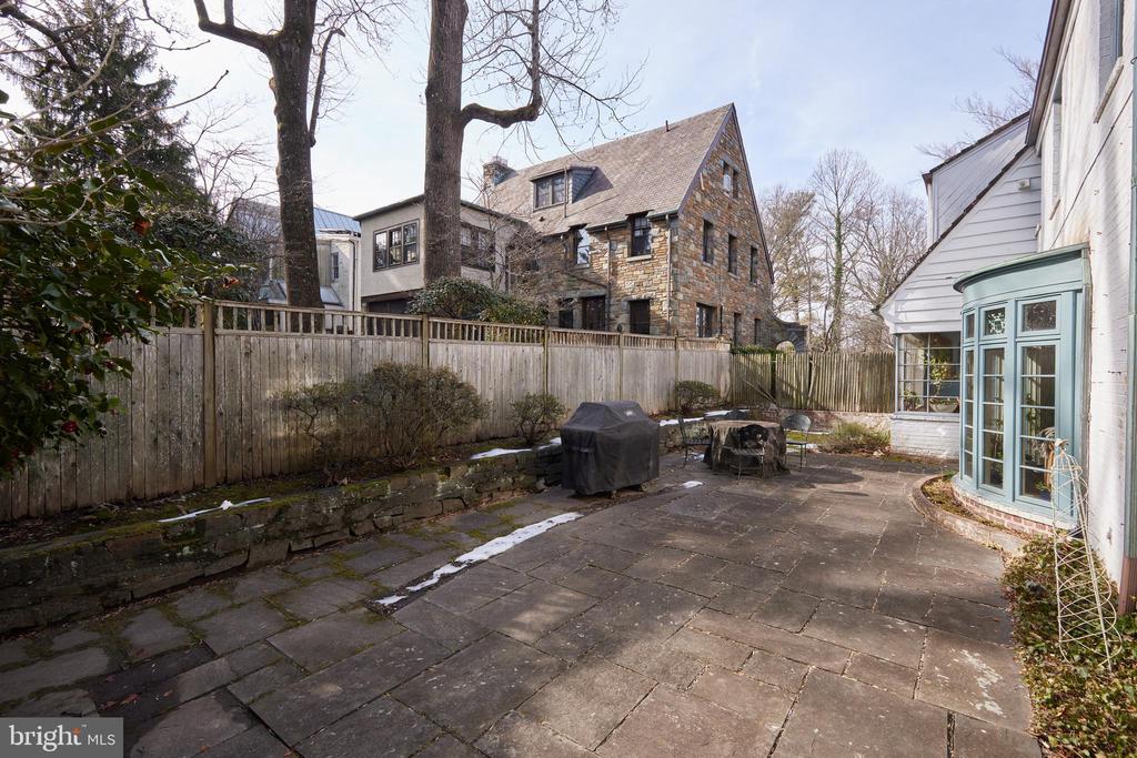 3040 GARRISON STREET NW