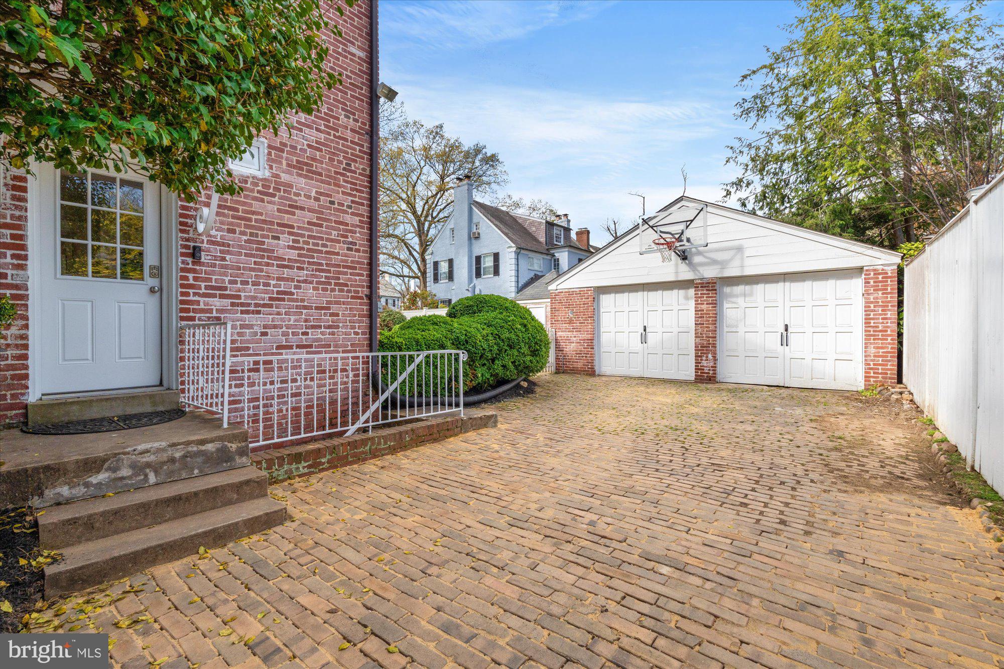 3904 18TH STREET NW