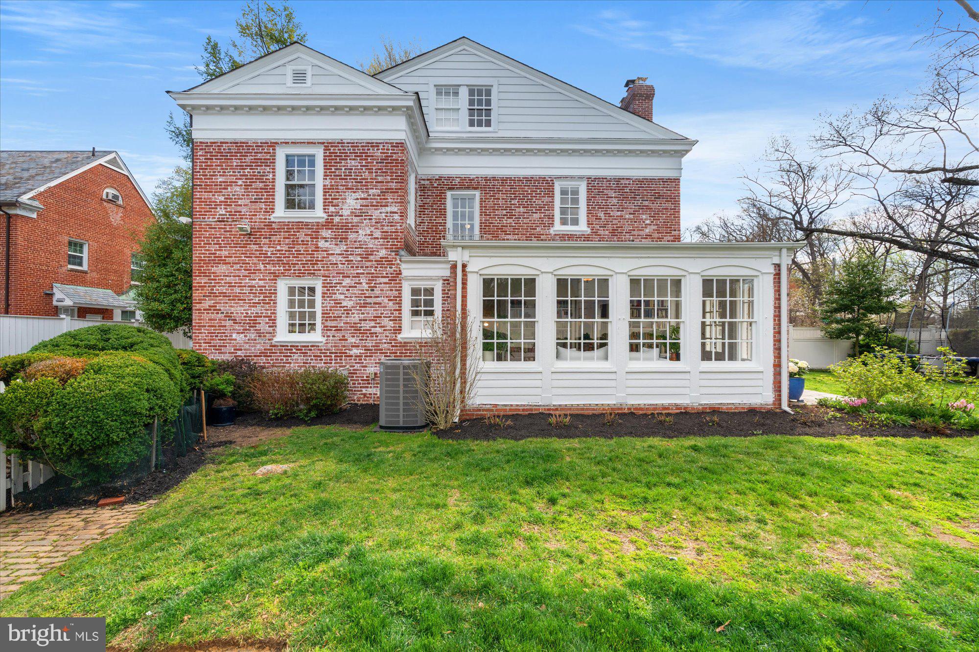 3904 18TH STREET NW