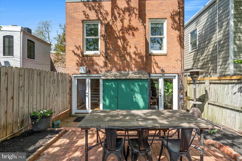 130 10TH STREET SE