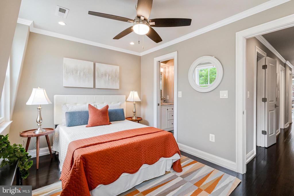 418 SEWARD SQUARE SE 3
