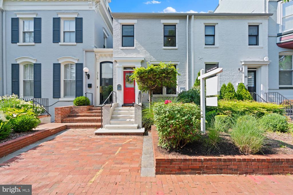 320 A STREET NE