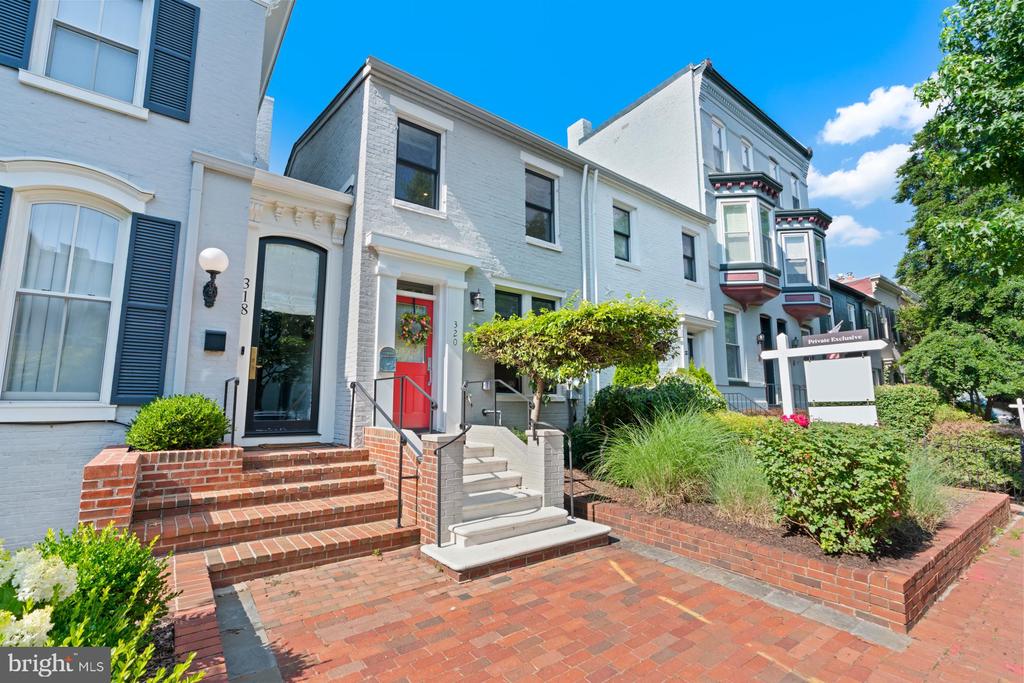320 A STREET NE
