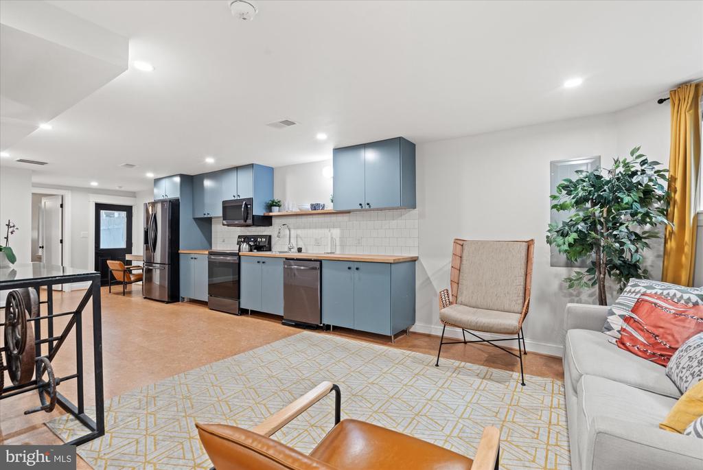 7 U STREET NW