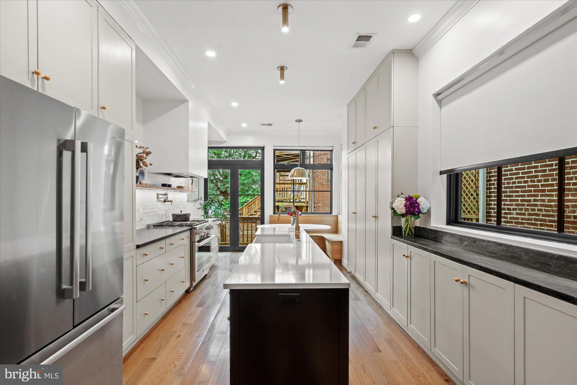 7 U STREET NW