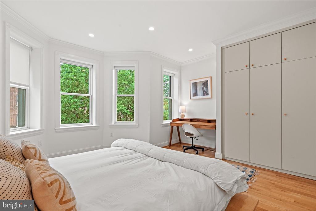 7 U STREET NW