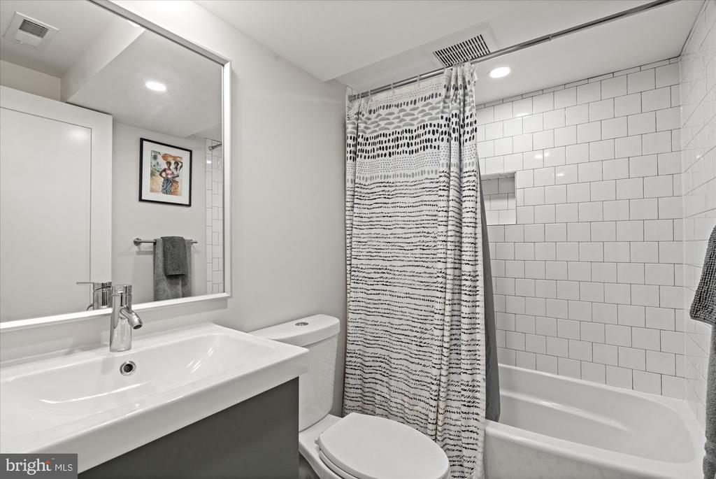 7 U STREET NW
