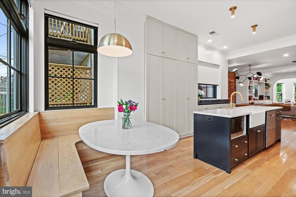 7 U STREET NW