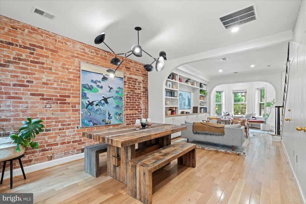 7 U STREET NW