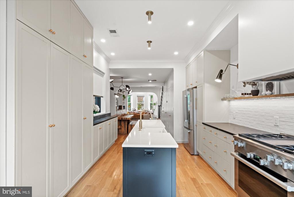 7 U STREET NW