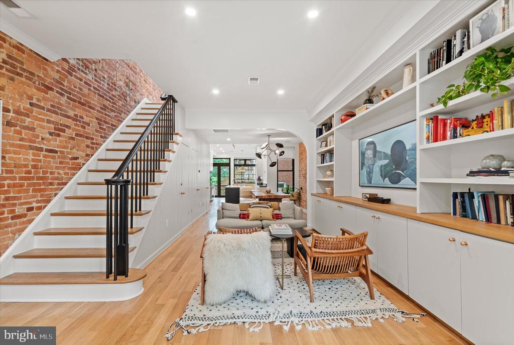 7 U STREET NW
