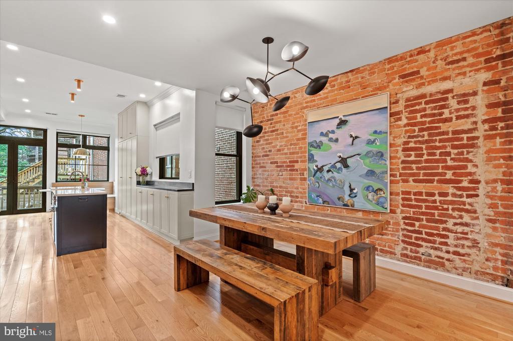 7 U STREET NW