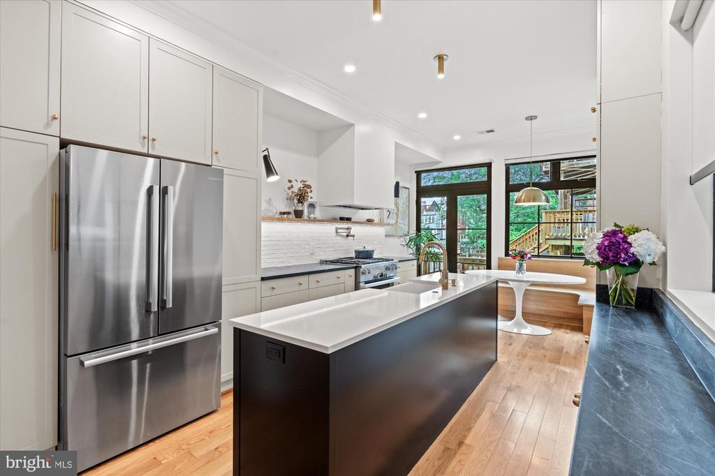 7 U STREET NW