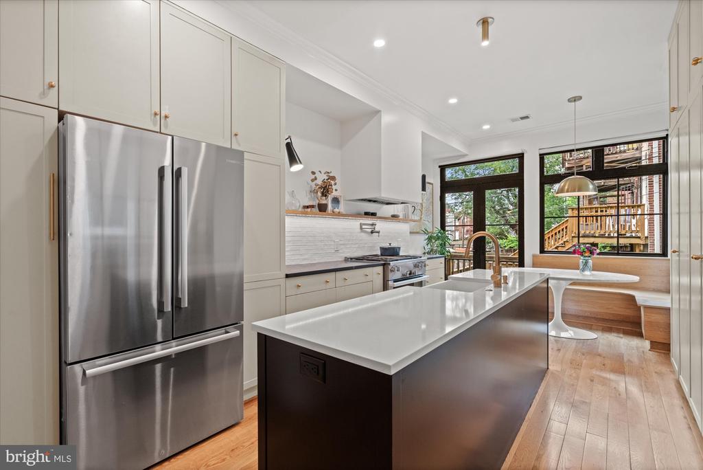 7 U STREET NW