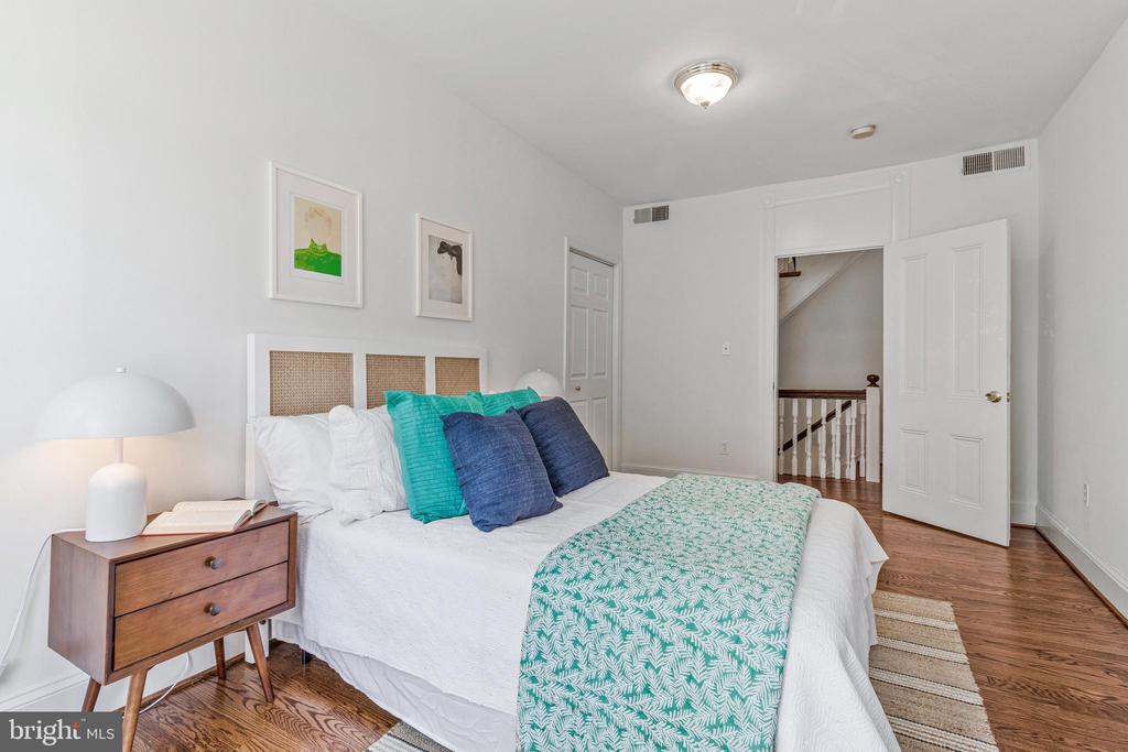 334 E STREET NE