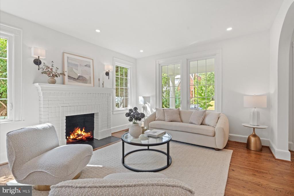 4319 12TH PLACE NE