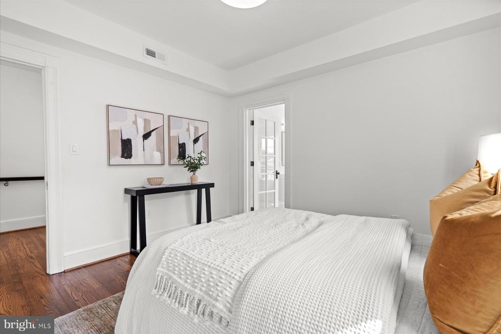 4319 12TH PLACE NE