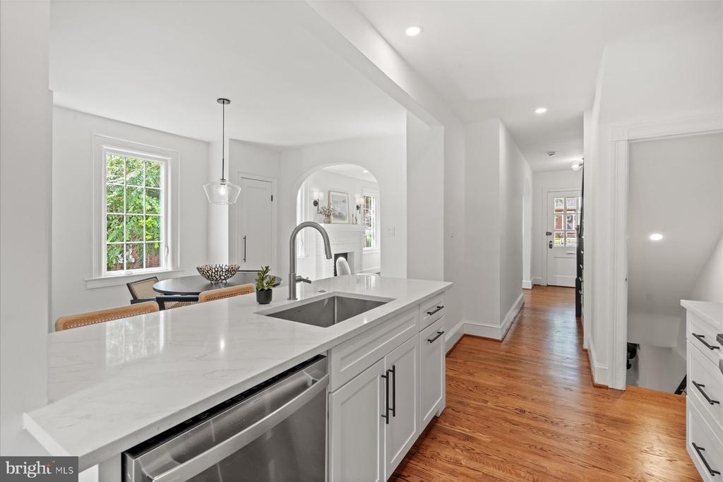 4319 12TH PLACE NE
