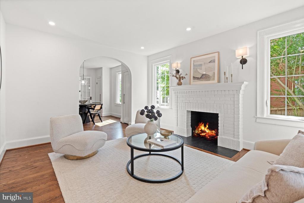 4319 12TH PLACE NE
