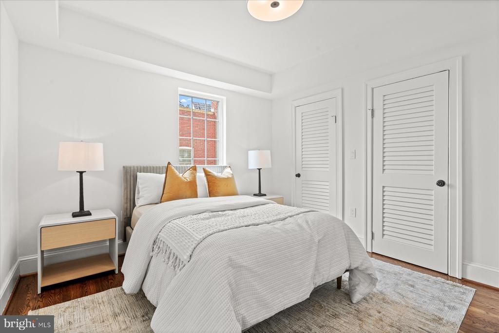 4319 12TH PLACE NE